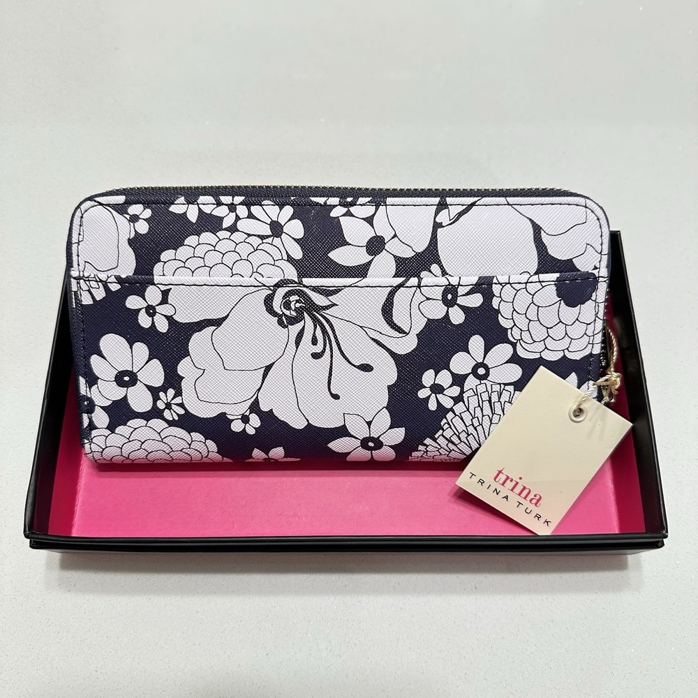 Trina Turk Large Vegan Leather Zip Wallet Blue White Floral Gift Box New NWT‎